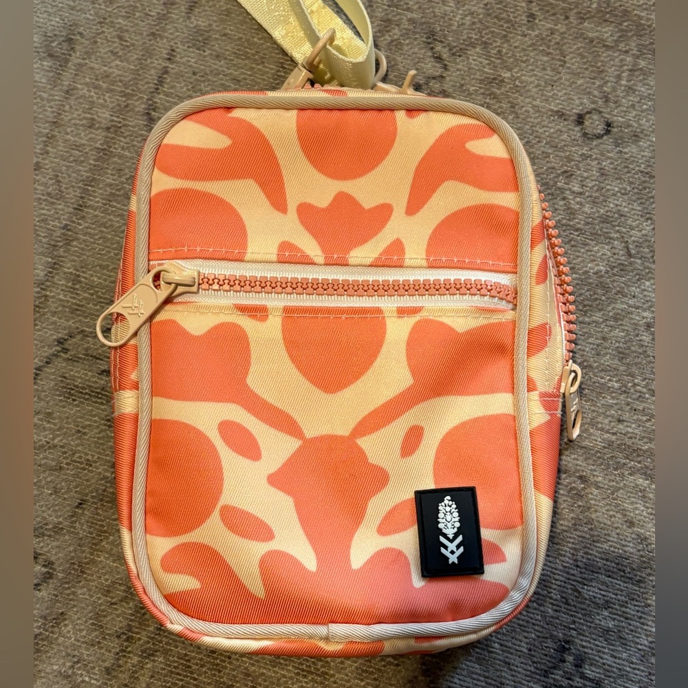 Thread by FP movement crossbody bag